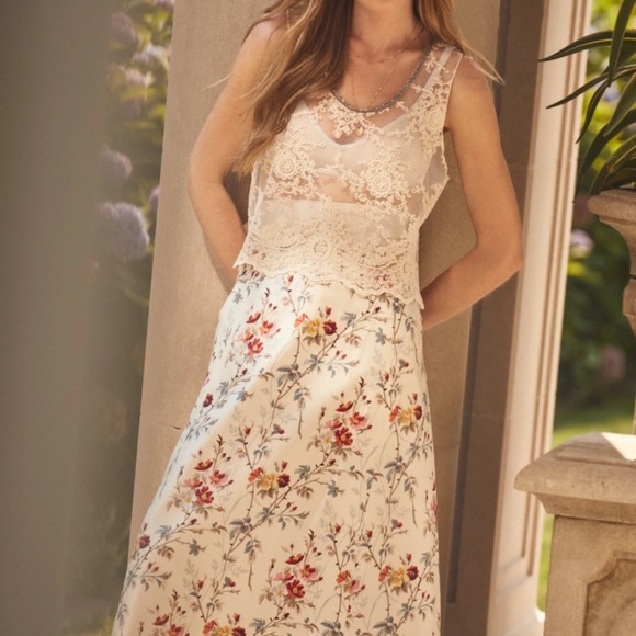 Black Iris The Lace Shell in Ivory - Picture 2 of 3